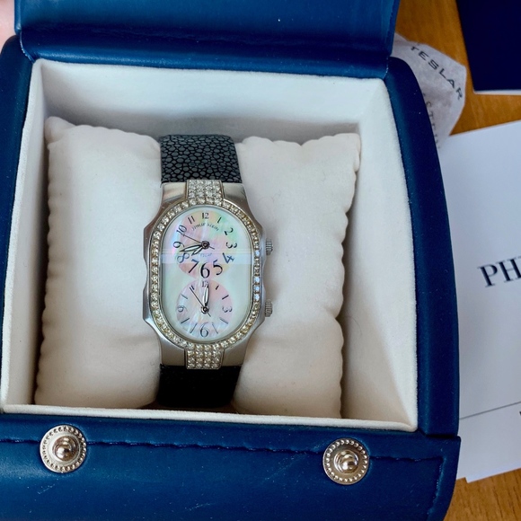 Philip Stein Teslar Diamond Signature Watch comes with metal band as well - Picture 2 of 11